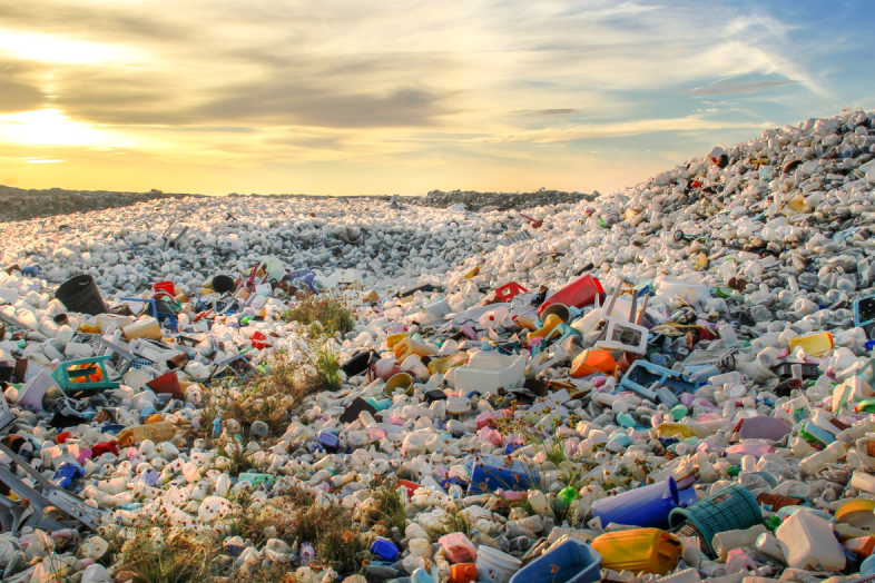 Bannière d'information sur la pollution plastique